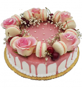 Drip cake z makaronikami i kwiatami
